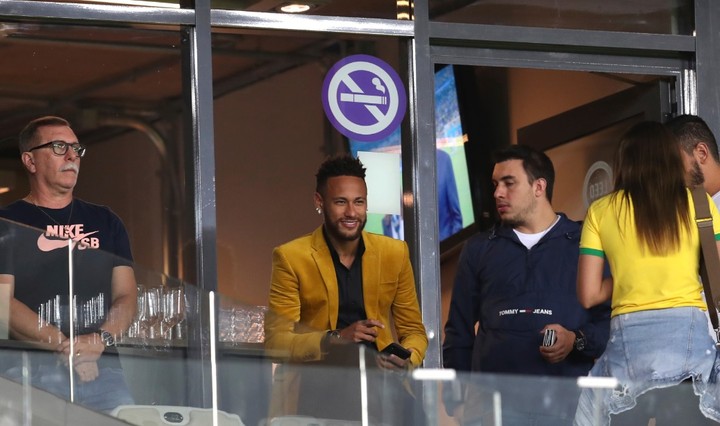 Vydarený žartík na Neymara. Do skrinky mu narafičili hada